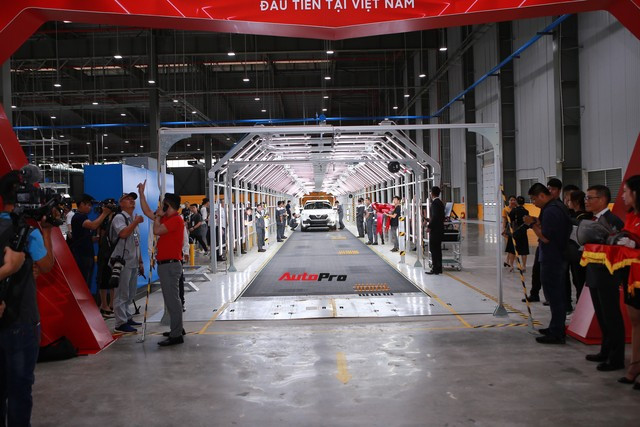 VinFast chính thức bàn giao mẫu Lux SA2.0 và Lux A2.0 tới tay khách Việt