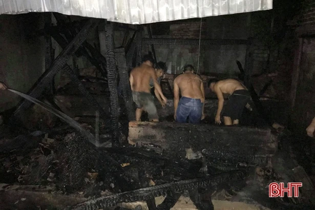 Hà Tĩnh: “Bà hỏa” thiêu rụi nhà ở và xưởng mộc ước tính hàng tỷ đồng