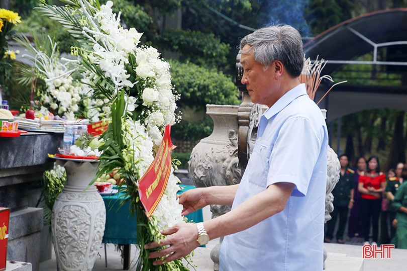 Chánh án TAND tối cao dâng hương tri ân các anh hùng liệt sỹ ở Ngã ba Đồng Lộc
