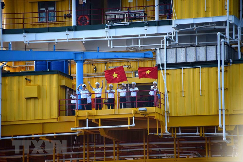 Hình ảnh nhà giàn DK1 vững vàng nơi đầu sóng ngọn gió