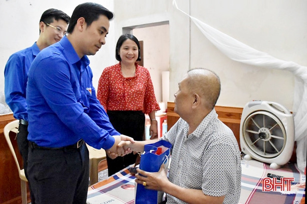 Tuổi trẻ Hà Tĩnh tặng gần 2.000 suất quà cho đối tượng chính sách có hoàn cảnh khó khăn