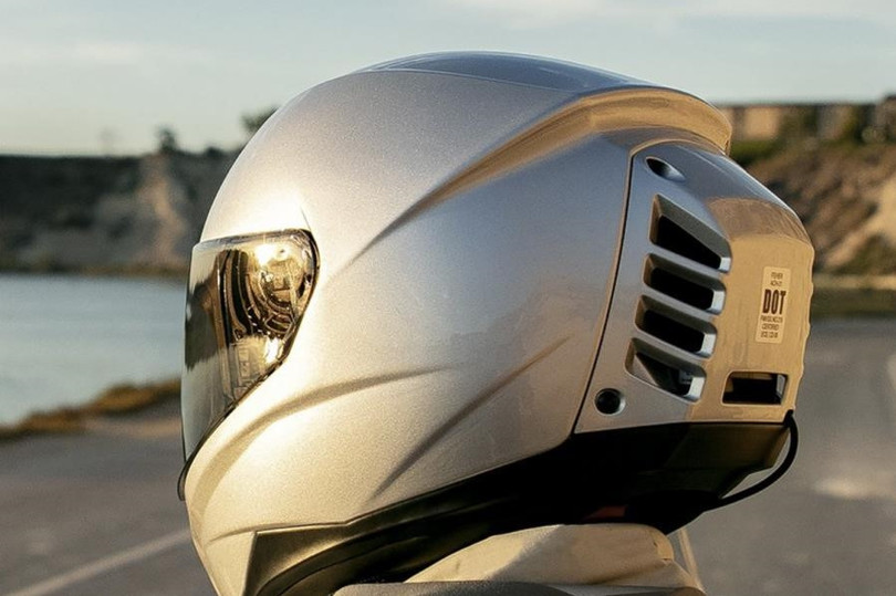 Mũ bảo hiểm tích hợp máy lạnh ra mắt, đi môtô khỏi lo nóng đầu