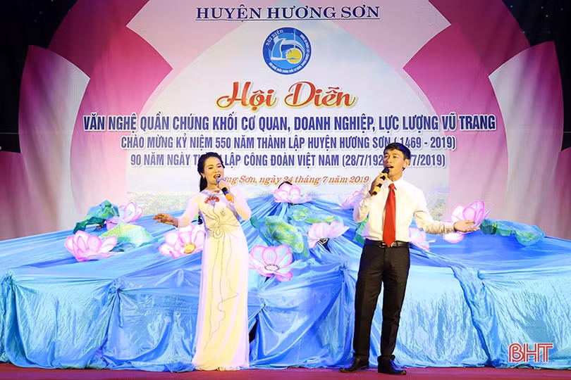 Ấn tượng hội diễn chào mừng kỷ niệm 550 năm thành lập huyện Hương Sơn