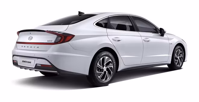 Hyundai Sonata Hybrid 2020 trang bị tấm pin mặt trời trên nóc xe