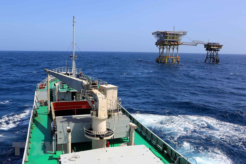 Hình ảnh nhà giàn DK1 vững vàng nơi đầu sóng ngọn gió