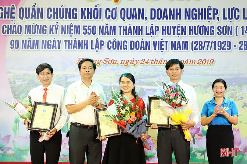Ấn tượng hội diễn chào mừng kỷ niệm 550 năm thành lập huyện Hương Sơn