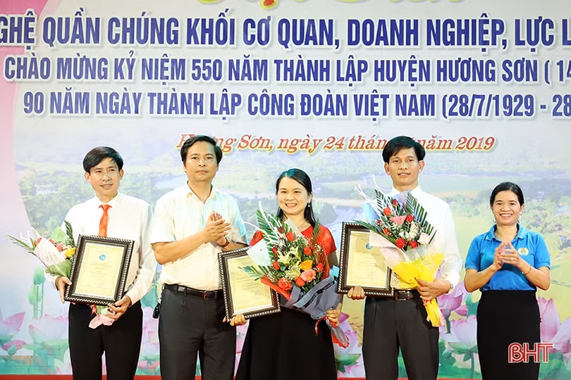 Ấn tượng hội diễn chào mừng kỷ niệm 550 năm thành lập huyện Hương Sơn