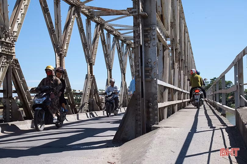 Ngắm dàn sắt cầu gần 60 năm tuổi ở Hà Tĩnh trước ngày “khai tử”