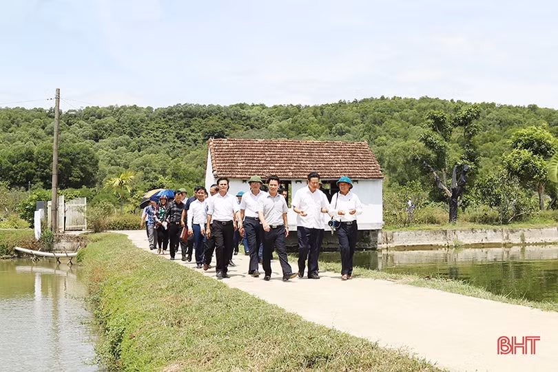 Đoàn cán bộ Hà Giang trao đổi kinh nghiệm khai thác du lịch, xây dựng NTM tại Hà Tĩnh