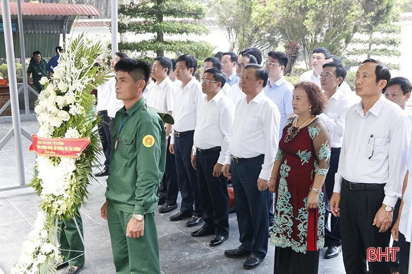 Bộ trưởng Tài chính Đinh Tiến Dũng tham quan KKT Vũng Áng