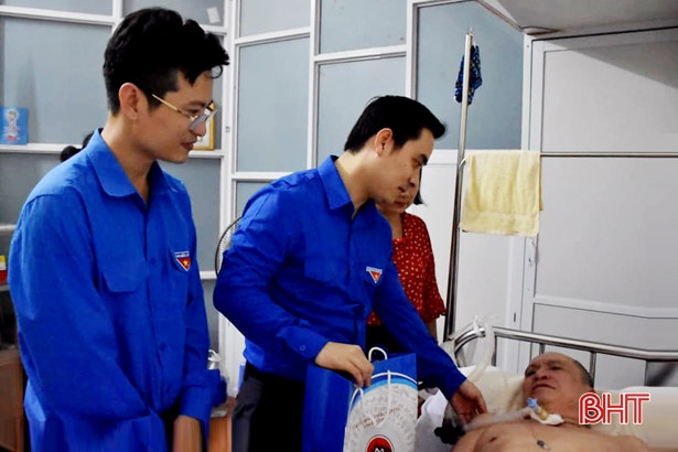 Tuổi trẻ Hà Tĩnh tặng gần 2.000 suất quà cho đối tượng chính sách có hoàn cảnh khó khăn