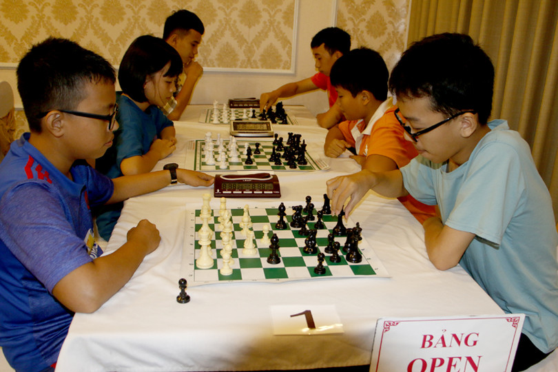 Hơn 200 kỳ thủ nhí Hà Tĩnh, Nghệ An, Quảng Bình tranh tài kiện tướng cờ vua