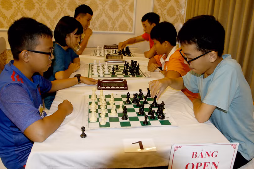 Hơn 200 kỳ thủ nhí Hà Tĩnh, Nghệ An, Quảng Bình tranh tài kiện tướng cờ vua