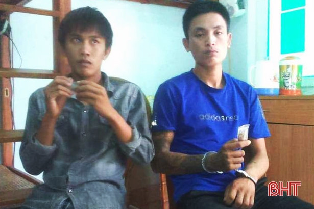 Bắt 2 đối tượng “phê” cỏ Mỹ trong khu vực cảng Vũng Áng