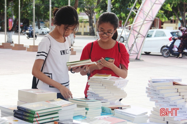 Hơn 5.000 đầu sách được bán tại Hội sách nửa giá ở Hà Tĩnh