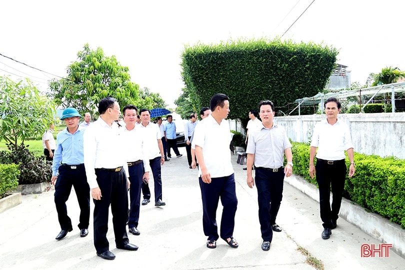 Đoàn cán bộ tỉnh Hà Giang dâng hương tại các “địa chỉ đỏ” của Hà Tĩnh