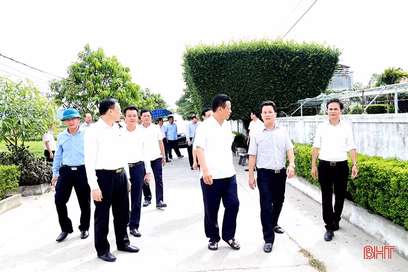 Đoàn cán bộ tỉnh Hà Giang dâng hương tại các “địa chỉ đỏ” của Hà Tĩnh