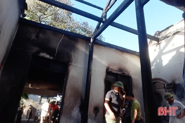 Hà Tĩnh: “Bà hỏa” thiêu rụi nhà ở và xưởng mộc ước tính hàng tỷ đồng