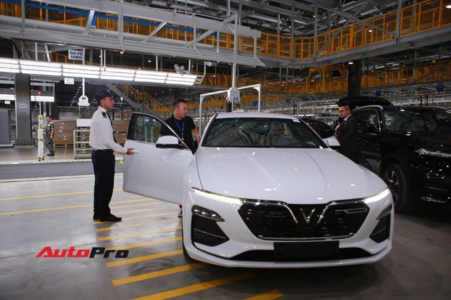 VinFast chính thức bàn giao mẫu Lux SA2.0 và Lux A2.0 tới tay khách Việt