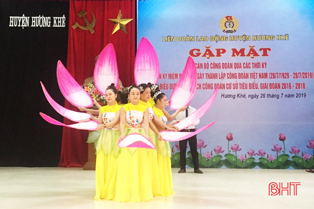 Hương Khê tôn vinh 10 chủ tịch công đoàn cơ sở tiêu biểu