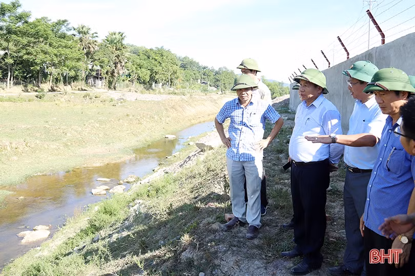 Bí thư Tỉnh ủy: Trong 10 ngày tới phải có kết luận khách quan, khoa học về nguồn nước bất thường ở đập dâng Ngàn Trươi