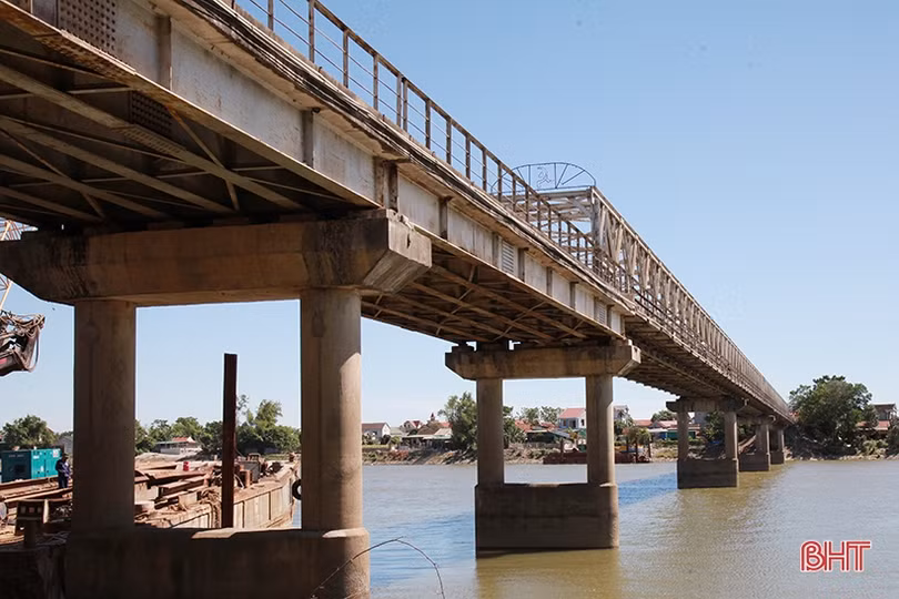 Ngắm dàn sắt cầu gần 60 năm tuổi ở Hà Tĩnh trước ngày “khai tử”