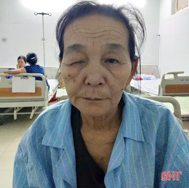 Đòi nợ bất thành, ném cả cốc nước vào đầu khiến 2 người nhập viện