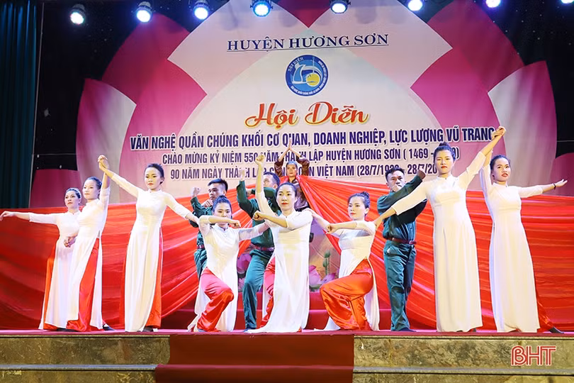 Ấn tượng hội diễn chào mừng kỷ niệm 550 năm thành lập huyện Hương Sơn
