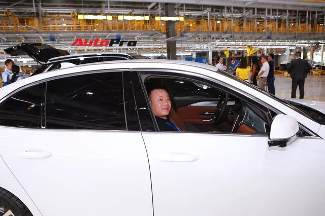 VinFast chính thức bàn giao mẫu Lux SA2.0 và Lux A2.0 tới tay khách Việt