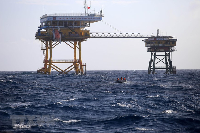 Hình ảnh nhà giàn DK1 vững vàng nơi đầu sóng ngọn gió