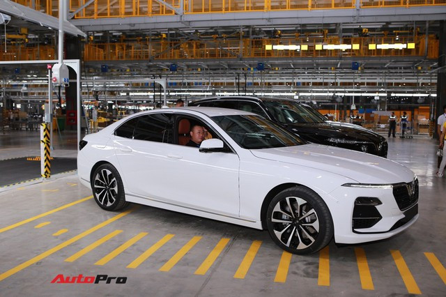 VinFast chính thức bàn giao mẫu Lux SA2.0 và Lux A2.0 tới tay khách Việt