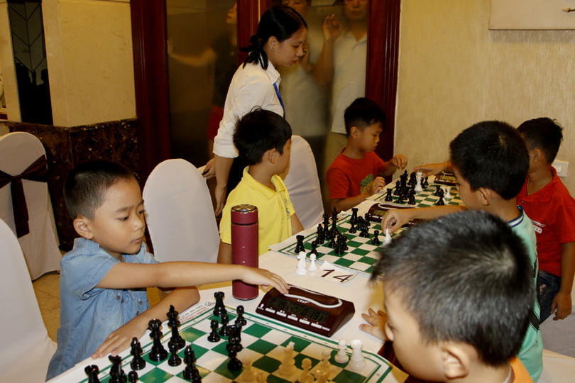 Hơn 200 kỳ thủ nhí Hà Tĩnh, Nghệ An, Quảng Bình tranh tài kiện tướng cờ vua