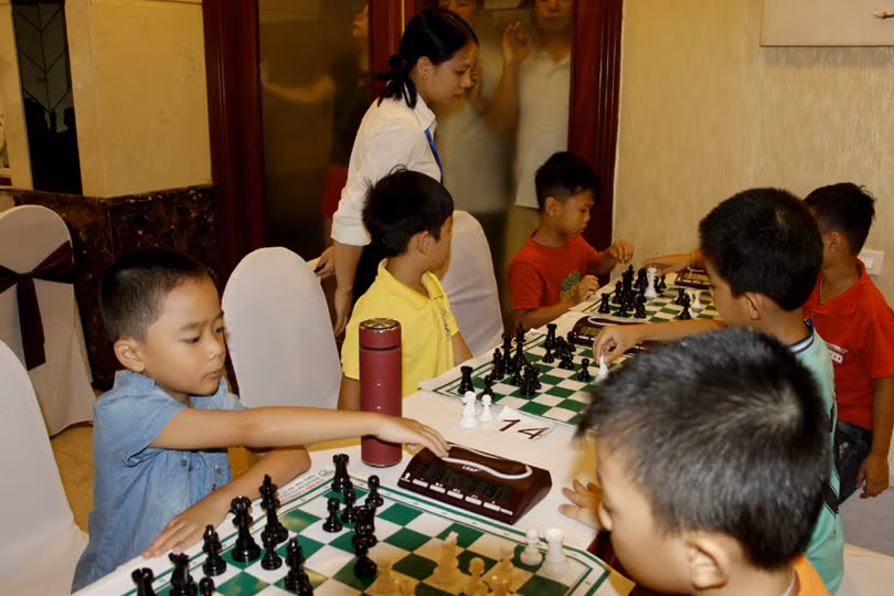 Hơn 200 kỳ thủ nhí Hà Tĩnh, Nghệ An, Quảng Bình tranh tài kiện tướng cờ vua