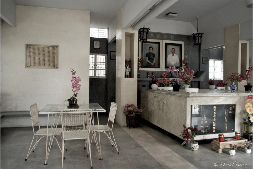 Sống cùng người chết ở nghĩa trang nhà giàu