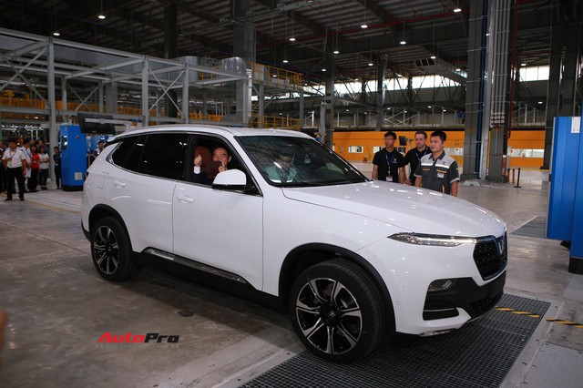 VinFast chính thức bàn giao mẫu Lux SA2.0 và Lux A2.0 tới tay khách Việt