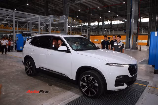 VinFast chính thức bàn giao mẫu Lux SA2.0 và Lux A2.0 tới tay khách Việt