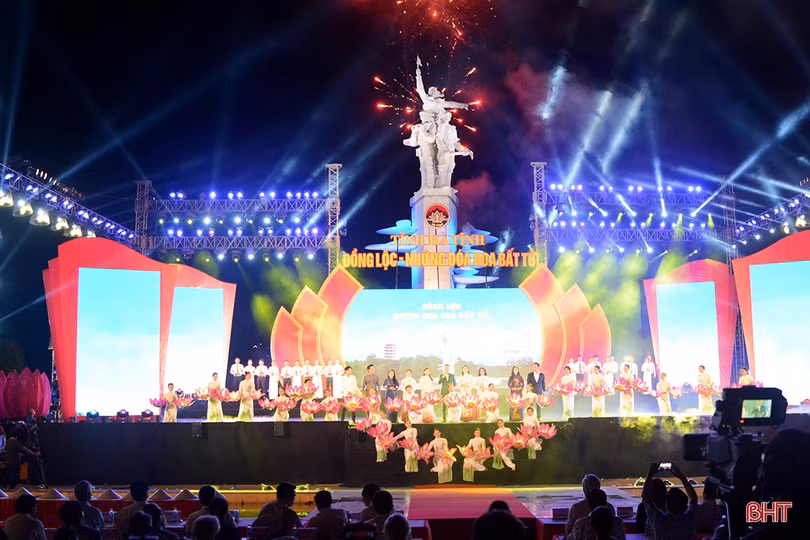 Học sinh TX Kỳ Anh gây xúc động với “Đất nước - tiếng vọng ngàn đời”