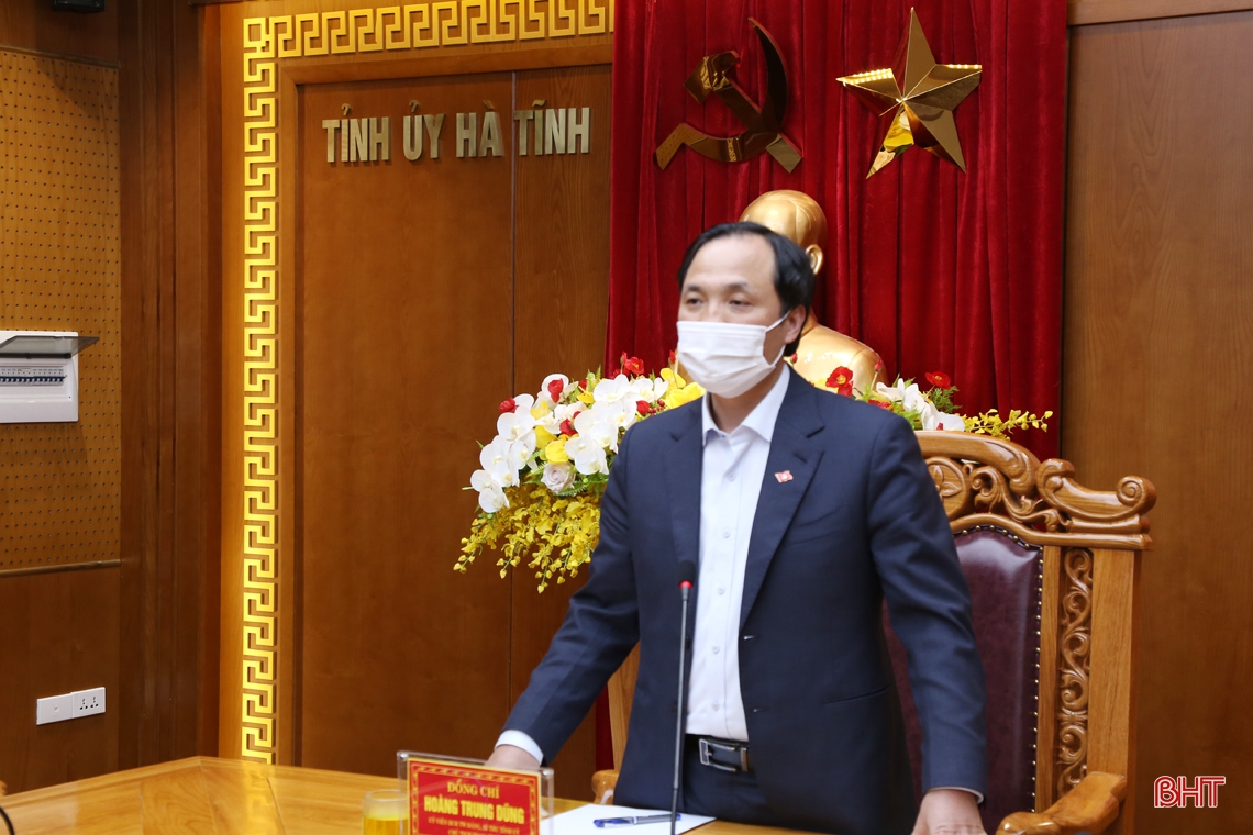 Người dân Hà Tĩnh vui tết, đón xuân nhưng không chủ quan, lơ là với dịch Covid-19