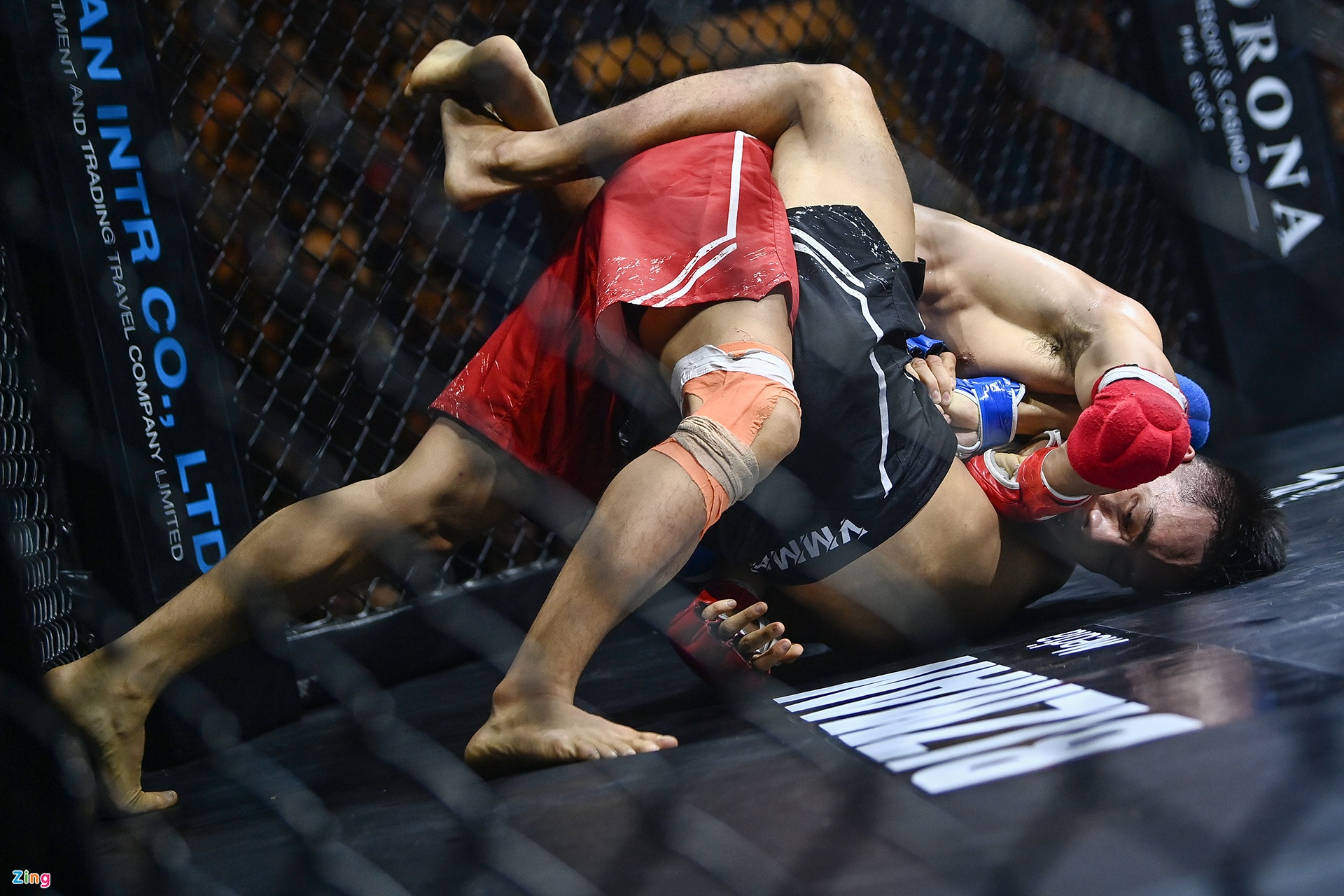 Những khoảnh khắc kịch tính trong đêm bán kết MMA Việt Nam