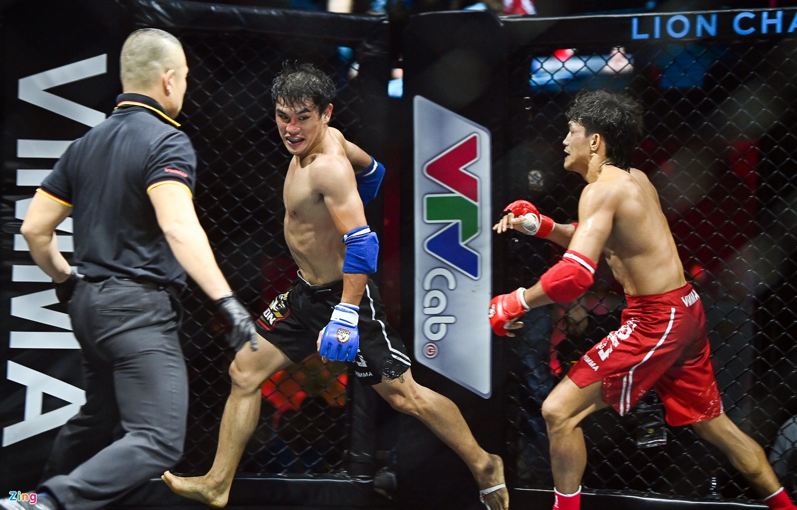 Những khoảnh khắc kịch tính trong đêm bán kết MMA Việt Nam
