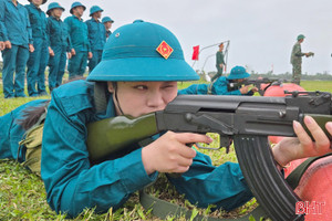 Chiến sĩ "sao vuông" hăng say trên thao trường