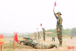 Giữ vững quân số khỏe trên thao trường nắng nóng