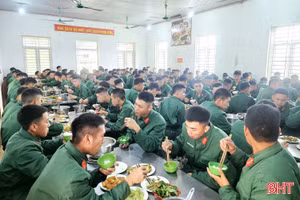 Những bữa ăn "chuẩn cơm mẹ nấu" ở Trung đoàn 841