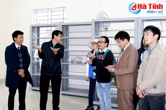 Lãnh đạo TX. Kỳ Anh giới thiệu về thư viện cộng đồng