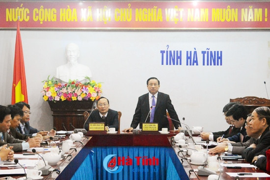 Bí thư Tỉnh ủy - Chủ tịch UBND tỉnh Lê Đình Sơn: Quan điểm của tỉnh là không bỏ hoang diện tích, bằng mọi cách phải bổ cứu sản xuất kịp thời, đảm bảo đến 20/2, tất cả diện tích gieo cấy lúa phải hoàn thành. Bí thư Tỉnh ủy - Chủ tịch UBND tỉnh Lê Đình Sơn: Quan điểm của tỉnh là không bỏ hoang diện tích, bằng mọi cách phải bổ cứu sản xuất kịp thời, đảm bảo đến 20/2, tất cả diện tích gieo cấy lúa phải hoàn thành.