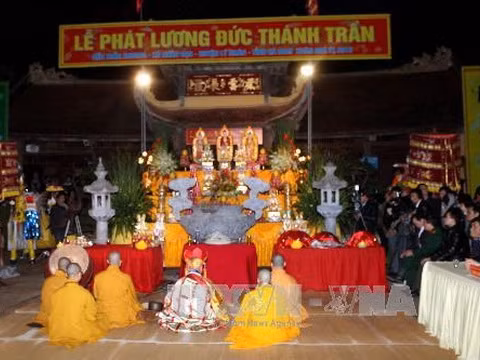 Lễ hội phát lương Đức Thánh Trần tại Hà Nam năm 2015. Ảnh: TTXVN