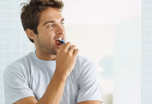 Không đánh răng trước khi ngủ có hại thế nào ảnh 1