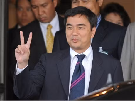 Tòa án Thái Lan bác bỏ cáo buộc đối với cựu Thủ tướng Abhisit ảnh 1