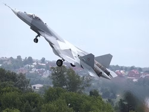 Máy bay tàng hình PAK FA của Nga thiết lập kỷ lục mới ảnh 1