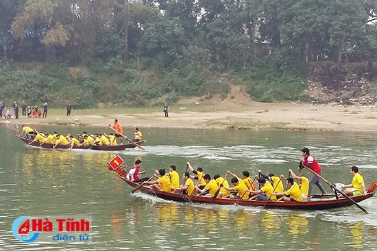 Các đội trải qua 2 vòng đua với quãng đường 1.200m.